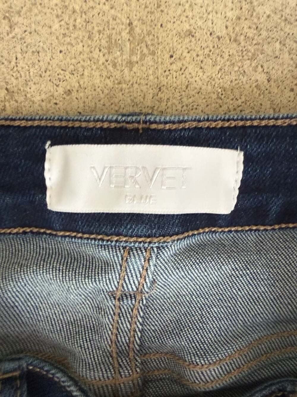 Vervet Blue Dark Wash Raw Hem Cropped Jeans Size 28 T5958 - Picture 3 of 5
